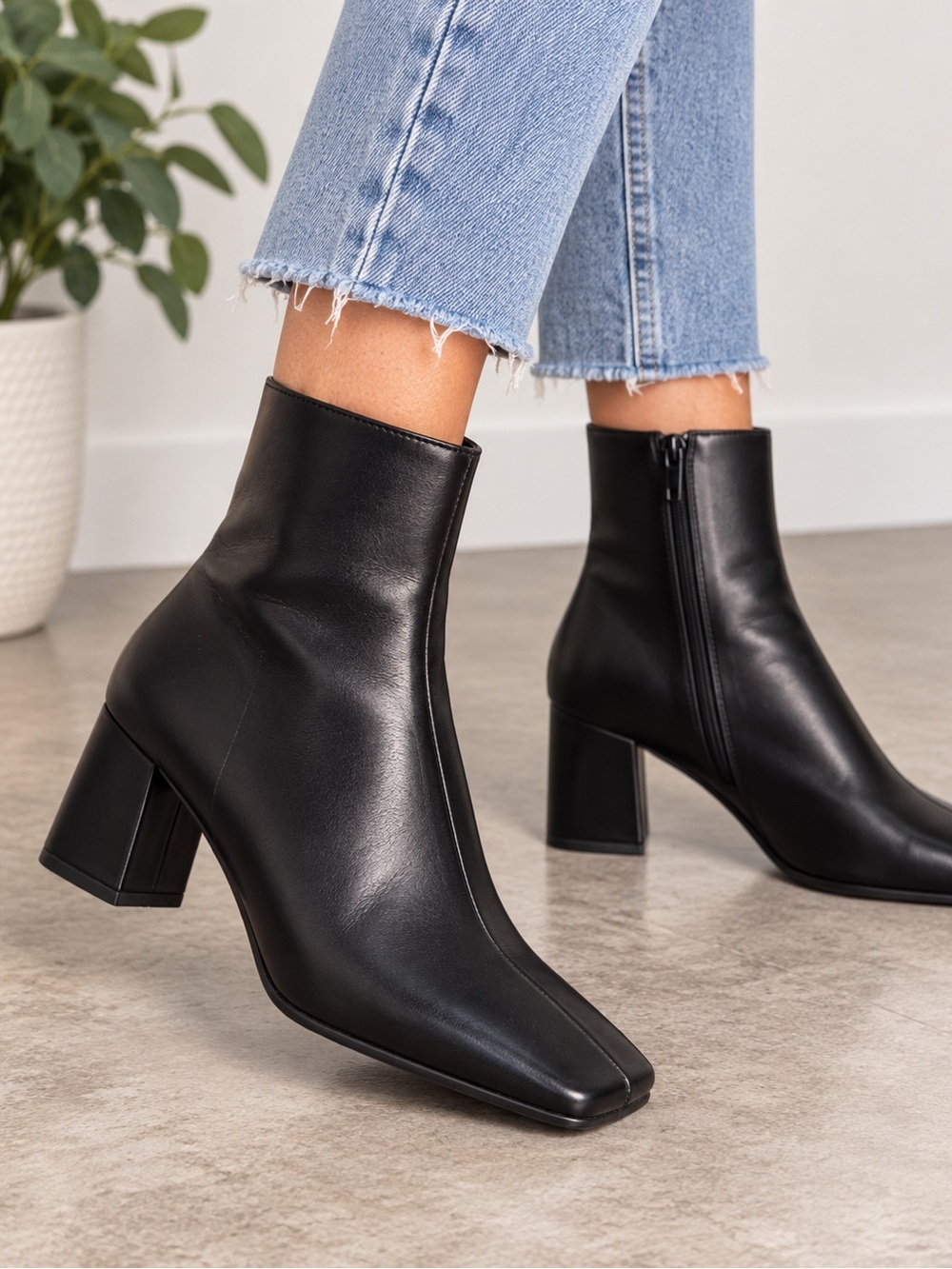 Journee Collection Size 11 Wide Black square toe Block Heel Ankle Boots side zip